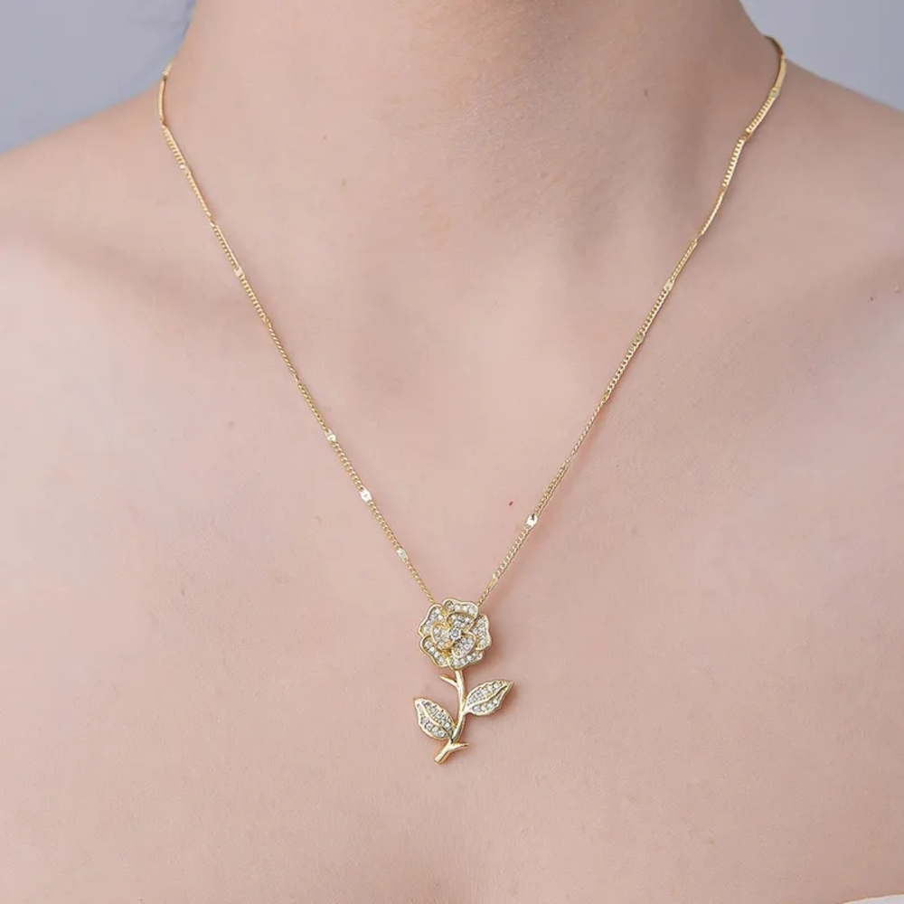 Elegant Gold Flower Pendant Necklace
